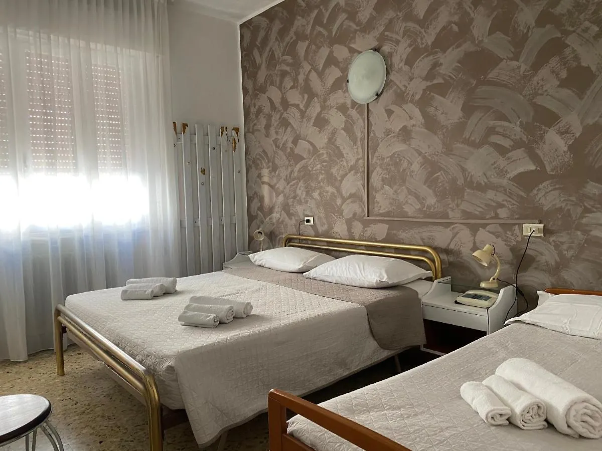 Villa Mirna Rímini 2*,